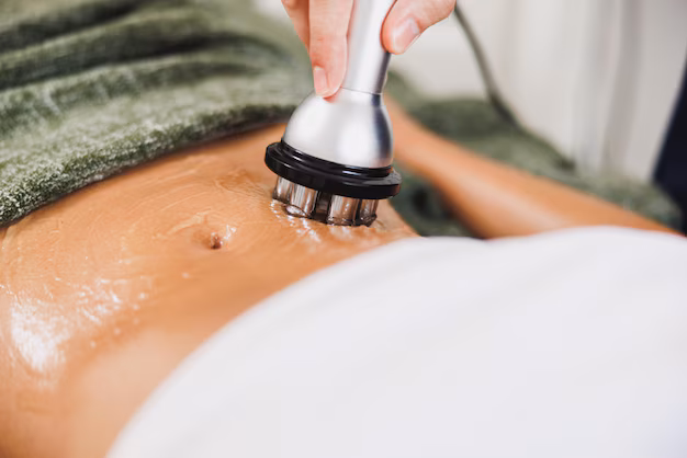 close-up-shot-unrecognizable-woman-getting-rf-lifting-treatment-abdomen-beauty-salon_360066-23521 Traitement de radiofréquence sur l'abdomen