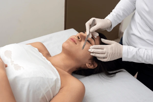 dermaplaning Soin de dermaplaning du visage à Annecy